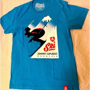 Johnny Cupcakes Mens Large Ski T-Shirt in EUC, Unisex Large